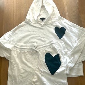 Cute lightweight matching fleece. Too worn once. Pants never worn